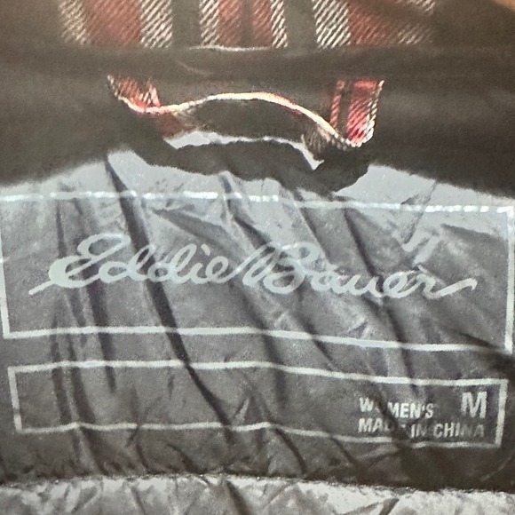 Eddie Bauer CirrusLite Down Jacket Womens Medium Red Black Plaid Puffer 650 Fill - Picture 7 of 12